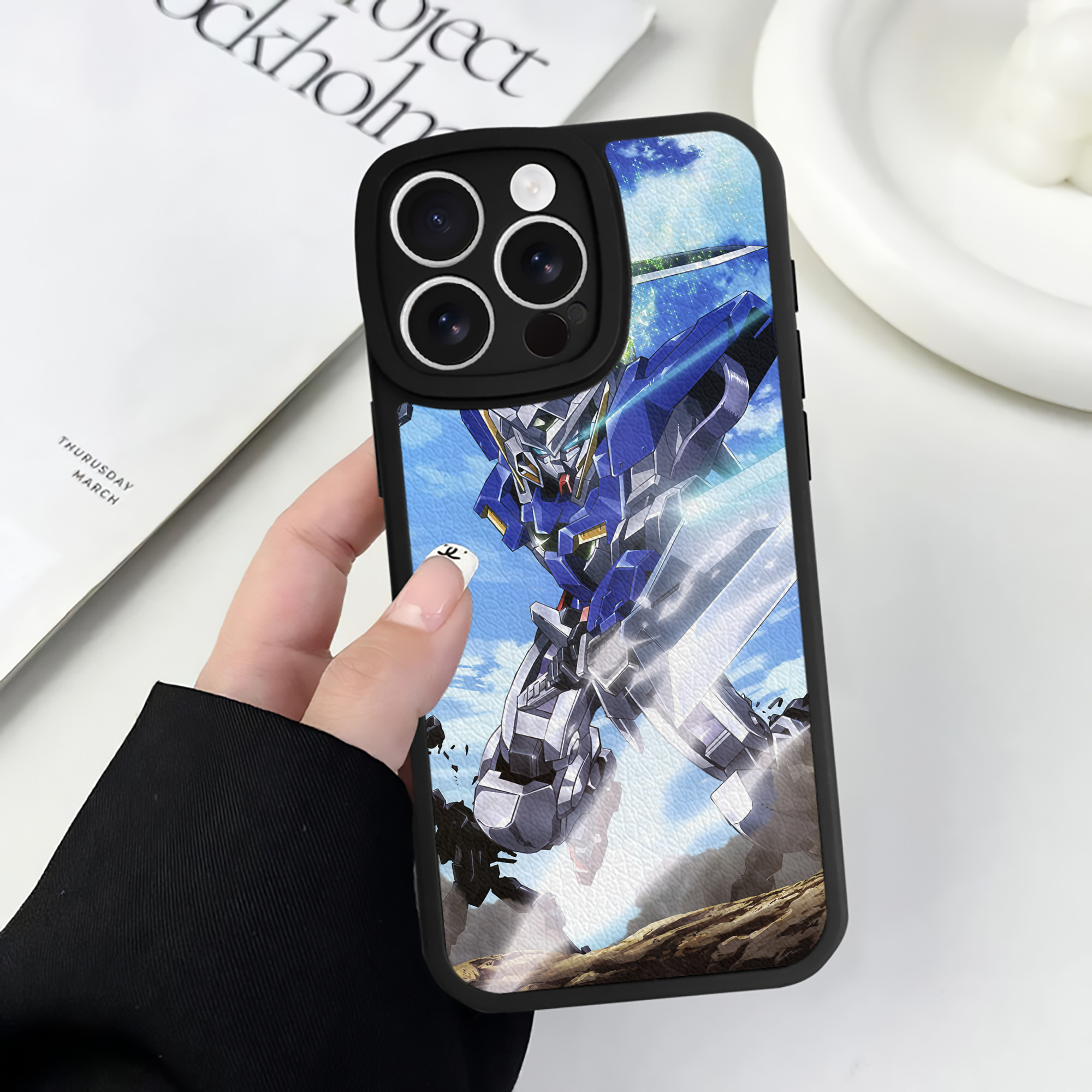 （画像用） 機動戦士ガンダム Mobile Suit Gundam 【iPhone 16シリーズ対応】シリコンスマホケース（レザー調） 材質：シリコン